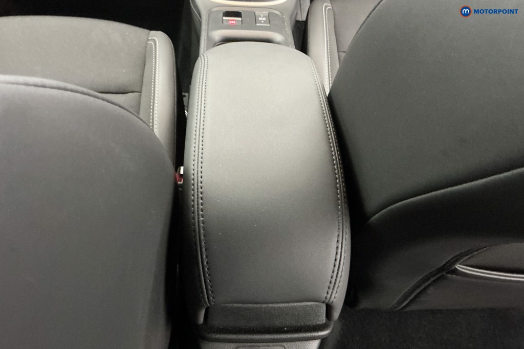 Jeep Avenger Altitude Manual Petrol SUV - Stock Number (1655767) - 11th supplementary image