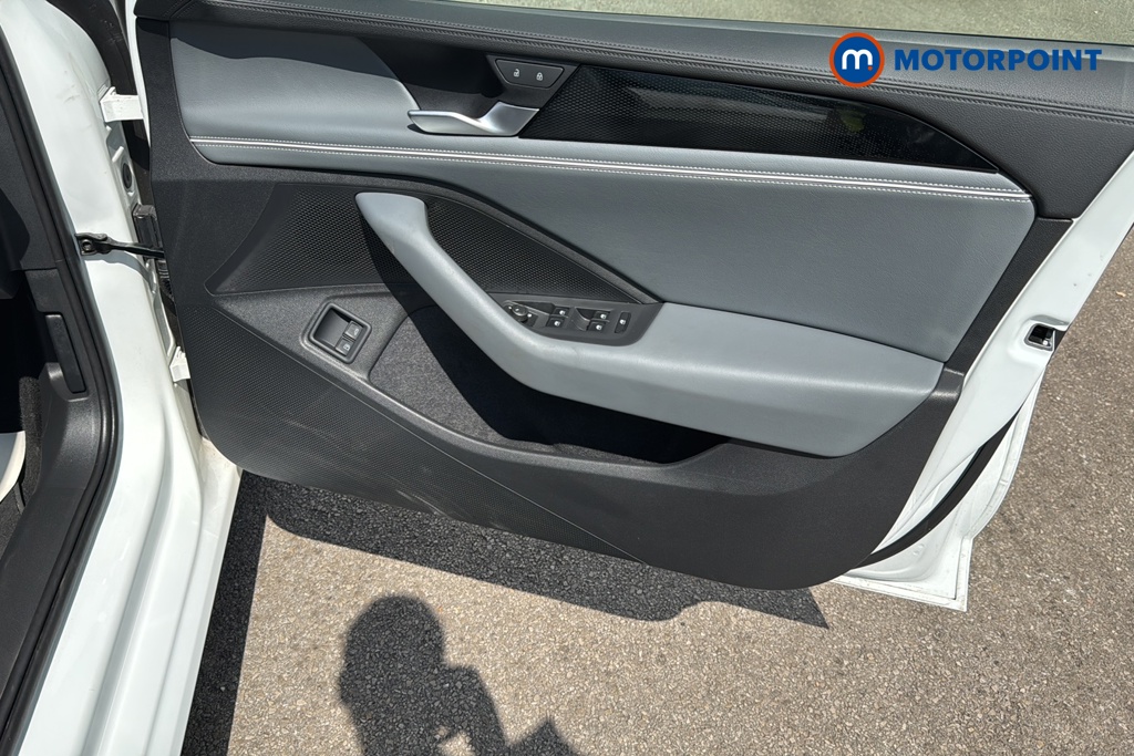 Volkswagen Passat Life Automatic Petrol Plug-In Hybrid Estate - Stock Number (1656628) - 18th supplementary image