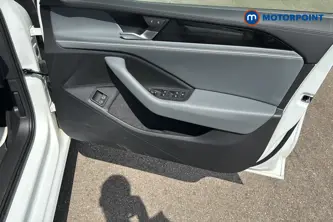 Volkswagen Passat Life Automatic Petrol Plug-In Hybrid Estate - Stock Number (1656628) - 18th supplementary image