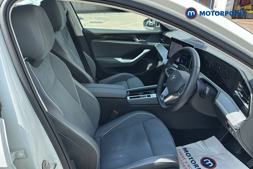Volkswagen Passat Life Automatic Petrol Plug-In Hybrid Estate - Stock Number (1656628) - 22nd supplementary image