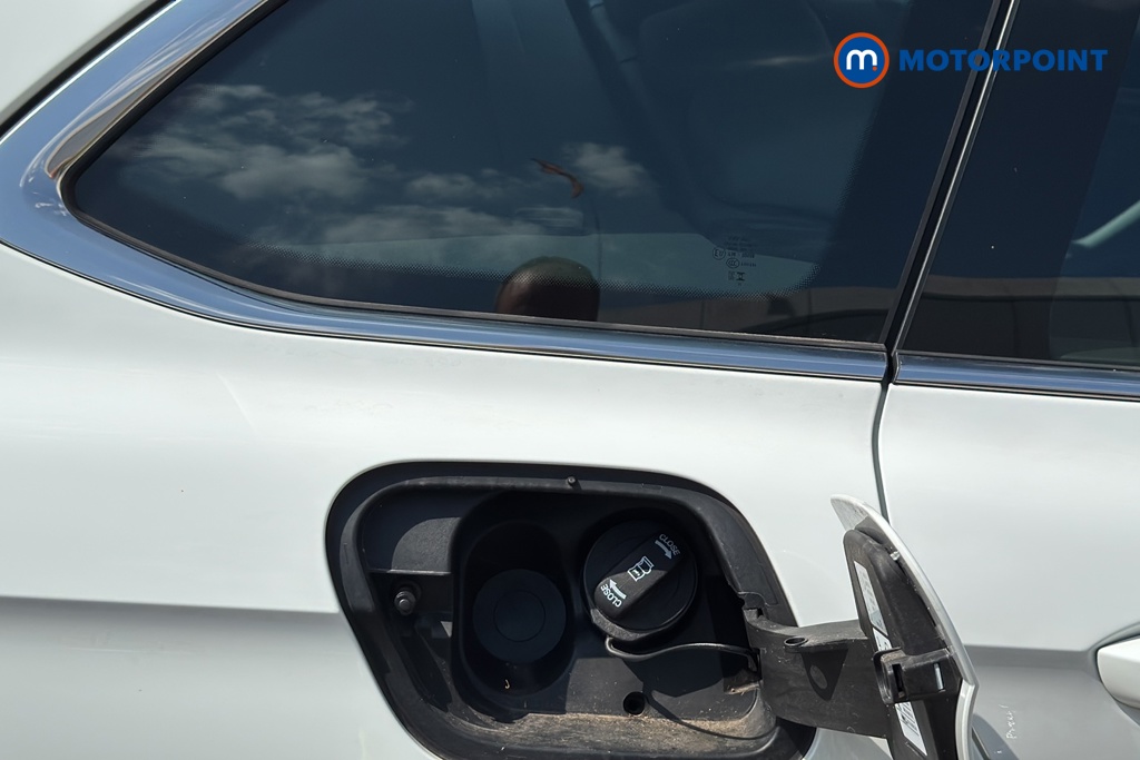 Volkswagen Passat Life Automatic Petrol Plug-In Hybrid Estate - Stock Number (1656628) - 41st supplementary image