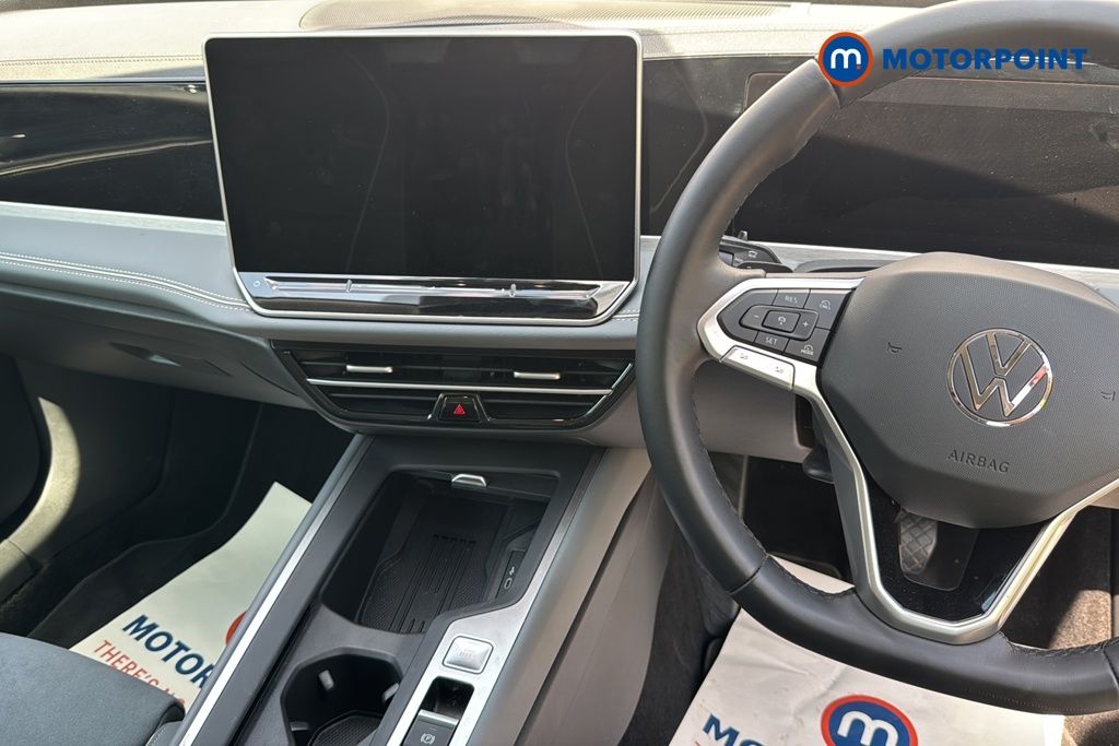 Volkswagen Passat Life Automatic Petrol Plug-In Hybrid Estate - Stock Number (1656628) - 1st supplementary image