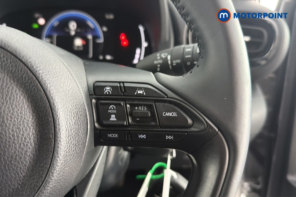 Toyota Yaris Design Automatic Petrol-Electric Hybrid Hatchback - Stock Number (1659870) - 3rd supplementary image