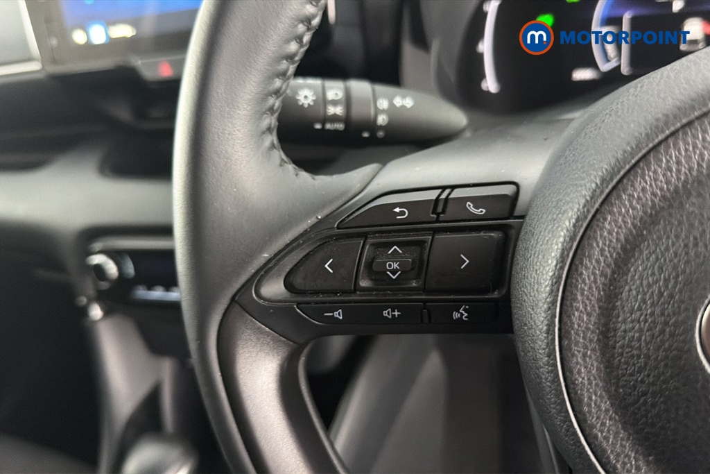 Toyota Yaris Design Automatic Petrol-Electric Hybrid Hatchback - Stock Number (1659870) - 4th supplementary image