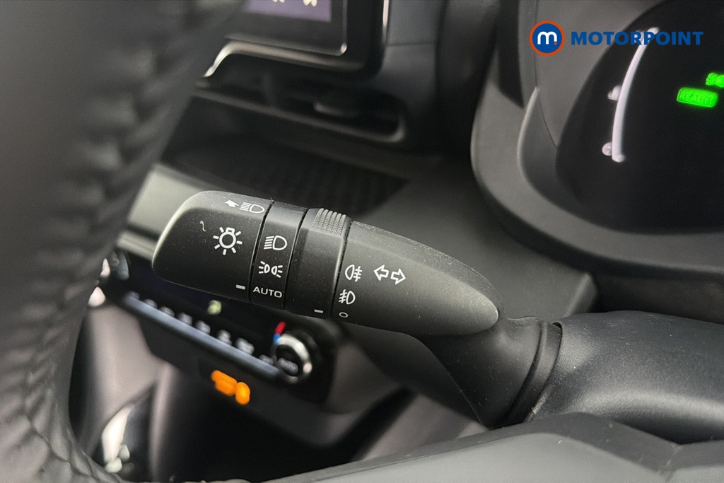 Toyota Yaris Design Automatic Petrol-Electric Hybrid Hatchback - Stock Number (1659870) - 5th supplementary image