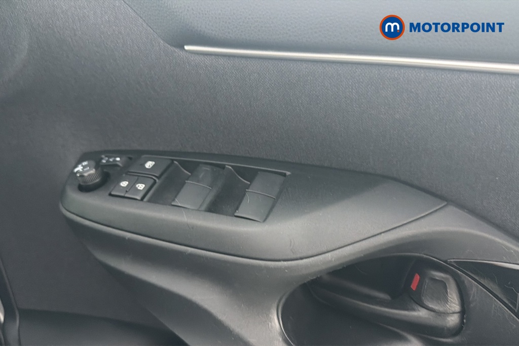 Toyota Yaris Design Automatic Petrol-Electric Hybrid Hatchback - Stock Number (1659870) - 19th supplementary image