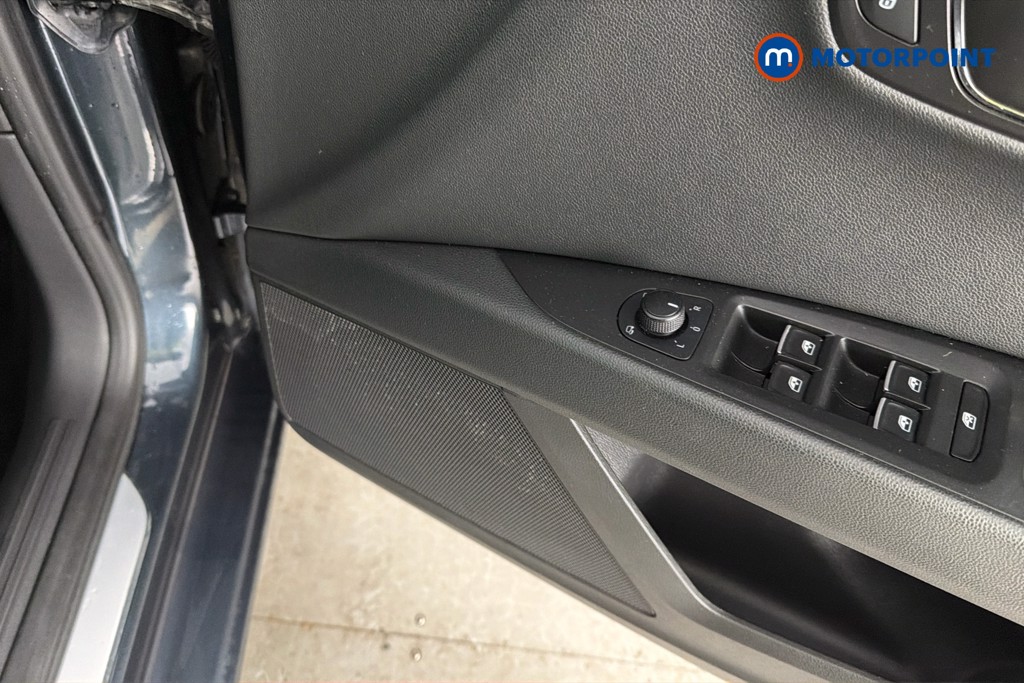 Seat Leon Xcellence Lux Automatic Petrol Hatchback - Stock Number (1660085) - 21st supplementary image