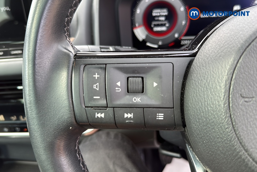 Nissan Qashqai N-Connecta Manual Petrol SUV - Stock Number (1660737) - 4th supplementary image