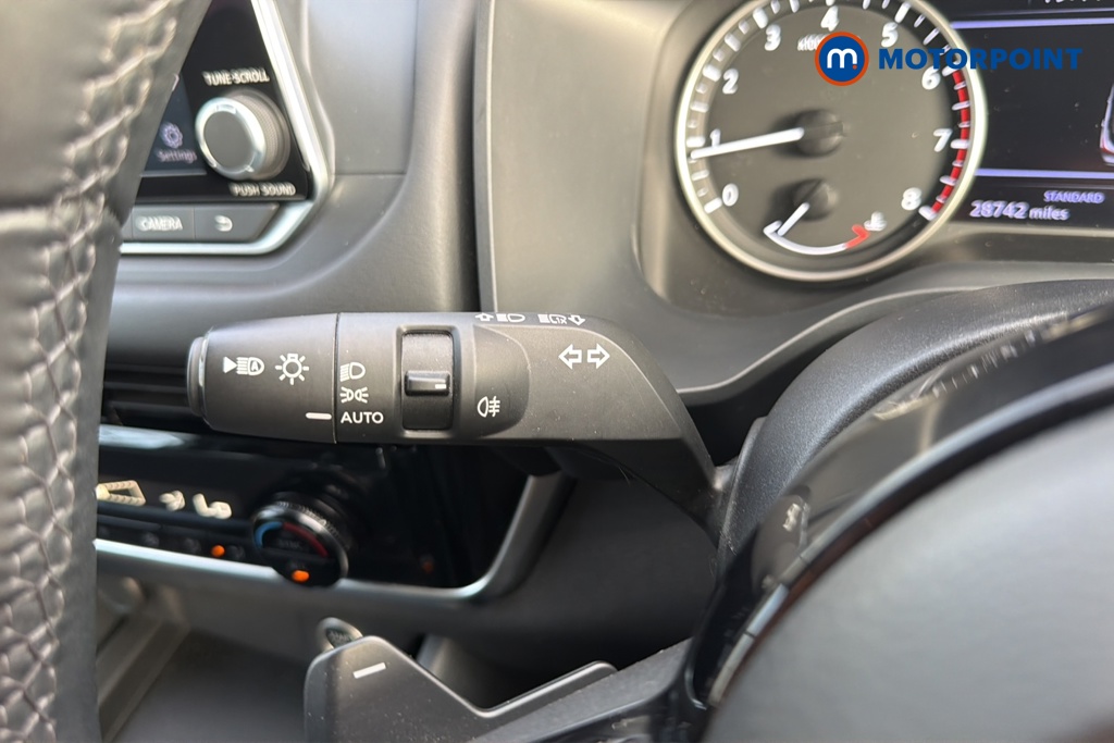 Nissan Qashqai Acenta Premium Automatic Petrol SUV - Stock Number (1661283) - 5th supplementary image