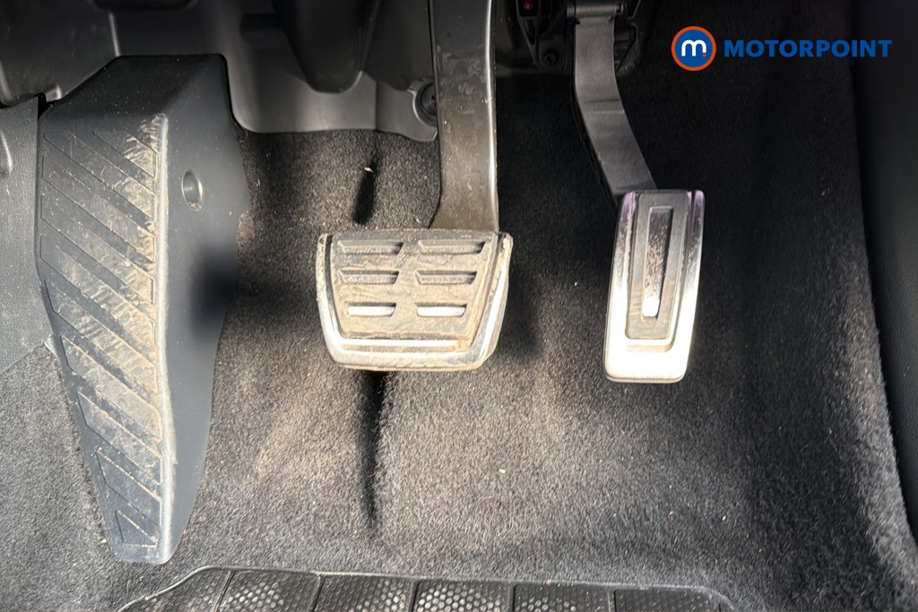 Volkswagen Passat R-Line Automatic Petrol Plug-In Hybrid Estate - Stock Number (1661559) - 24th supplementary image