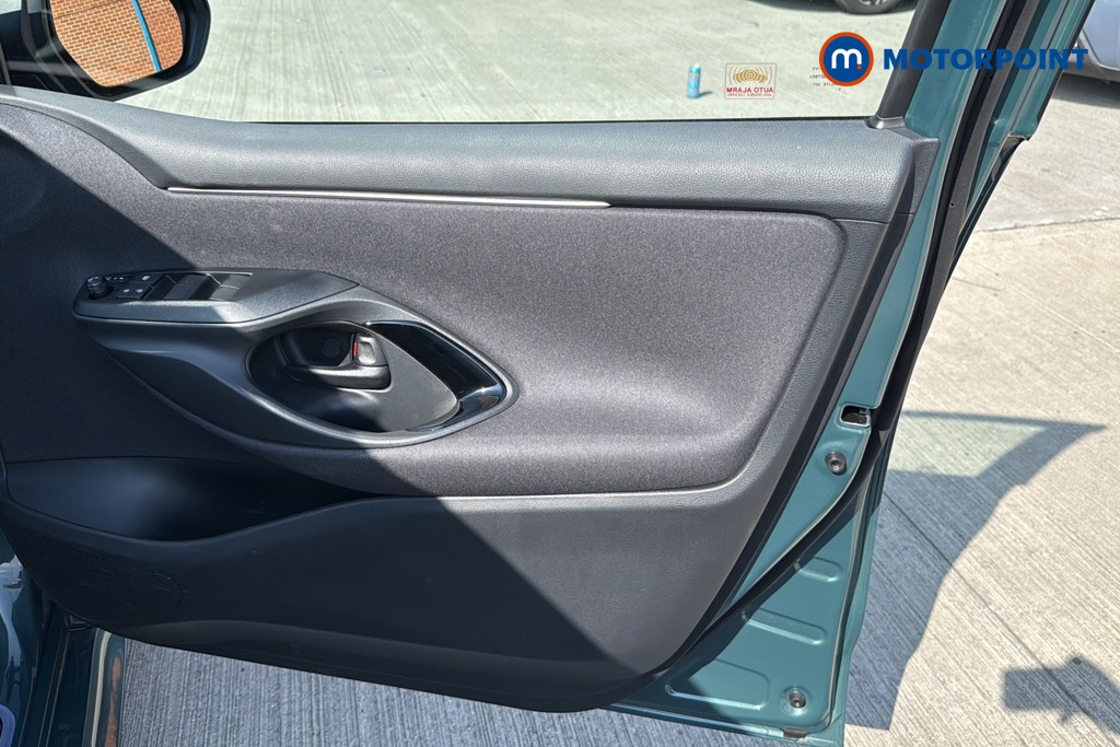 Toyota Yaris Excel Automatic Petrol-Electric Hybrid Hatchback - Stock Number (1661699) - 18th supplementary image