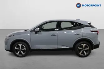 Nissan Qashqai N-Connecta Manual Petrol SUV - Stock Number (1641765) - Passenger side
