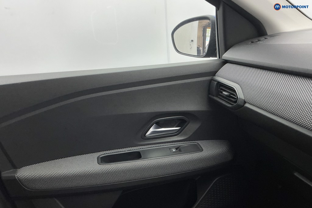 Dacia Sandero Comfort Manual Petrol Hatchback - Stock Number (1645517) - 20th supplementary image