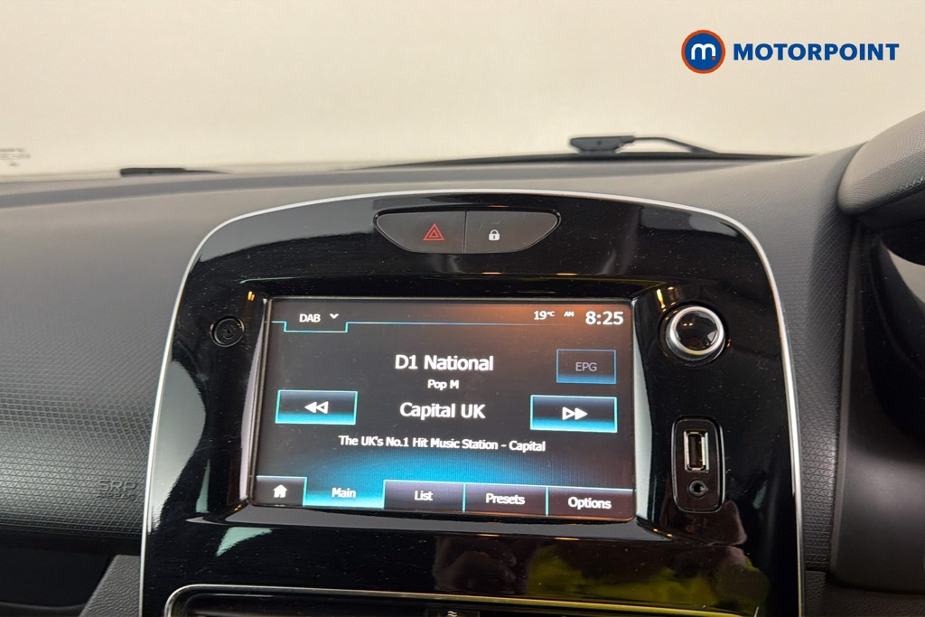 Renault Clio Iconic Manual Diesel Hatchback - Stock Number (1649054) - 9th supplementary image