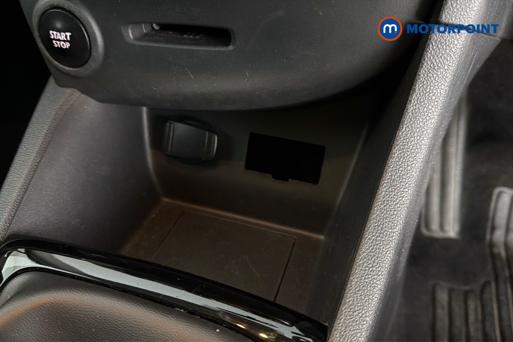 Renault Clio Iconic Manual Diesel Hatchback - Stock Number (1649054) - 17th supplementary image