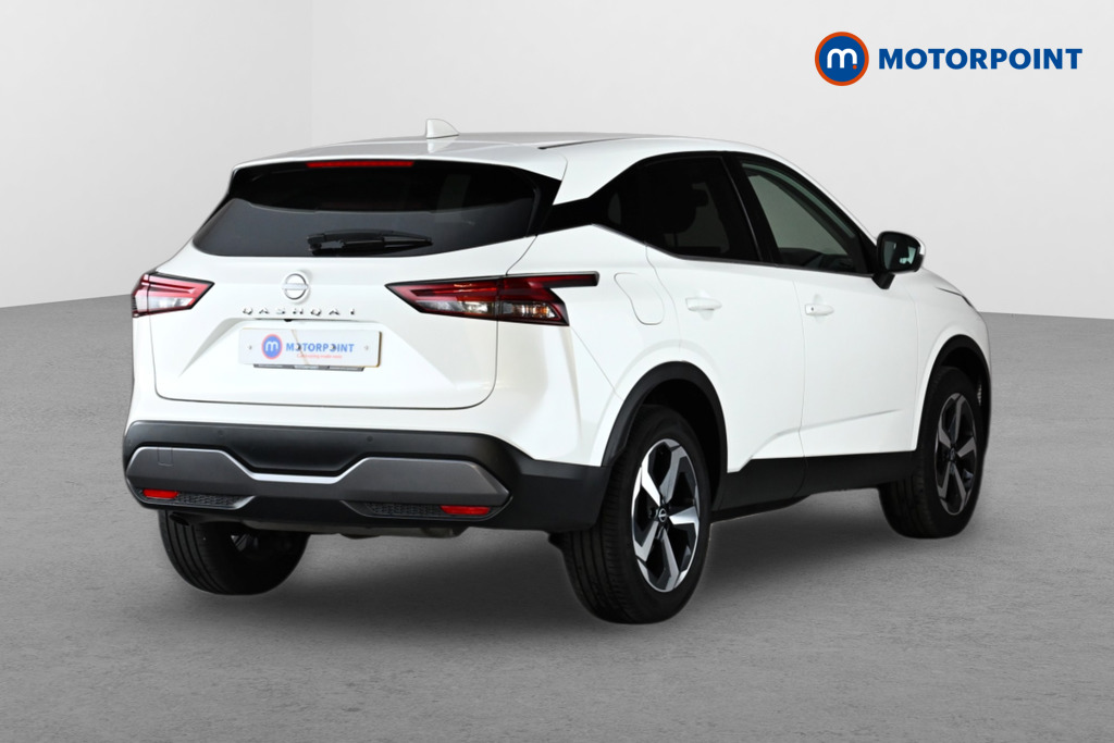 Nissan Qashqai N-Connecta Automatic Petrol SUV - Stock Number (1652039) - Drivers side rear corner