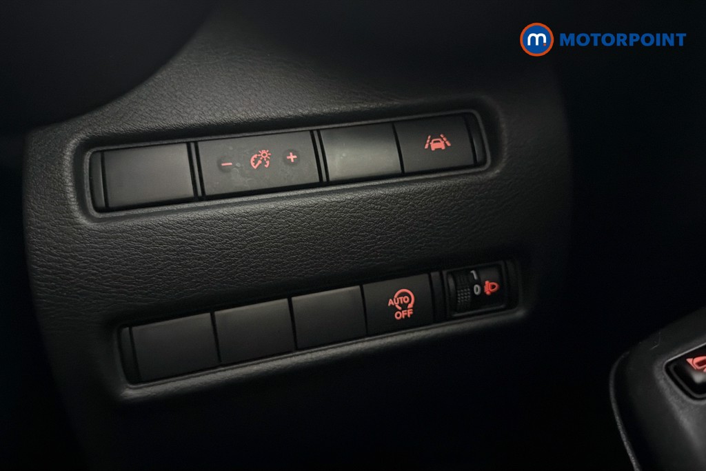 Nissan Juke N-Connecta Manual Petrol SUV - Stock Number (1653326) - 16th supplementary image