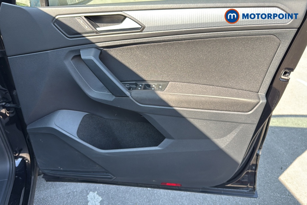 Volkswagen Tiguan Life Automatic Petrol SUV - Stock Number (1654415) - 18th supplementary image