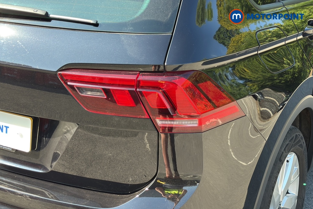 Volkswagen Tiguan Life Automatic Petrol SUV - Stock Number (1654415) - 36th supplementary image