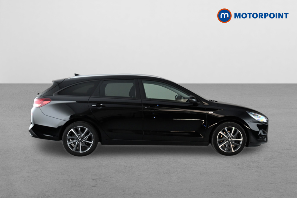 Hyundai I30 Premium Manual Petrol Estate - Stock Number (1655094) - Drivers side
