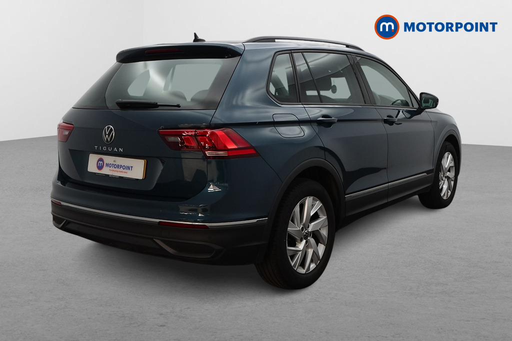 Volkswagen Tiguan Life Automatic Petrol SUV - Stock Number (1655217) - Drivers side rear corner
