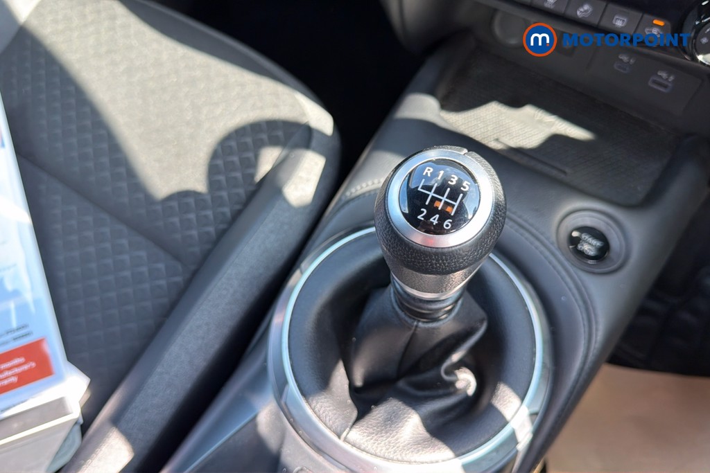 Nissan Juke N-Connecta Manual Petrol SUV - Stock Number (1658861) - 15th supplementary image