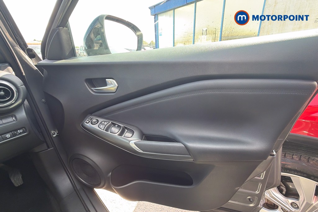 Nissan Juke N-Connecta Manual Petrol SUV - Stock Number (1658861) - 19th supplementary image
