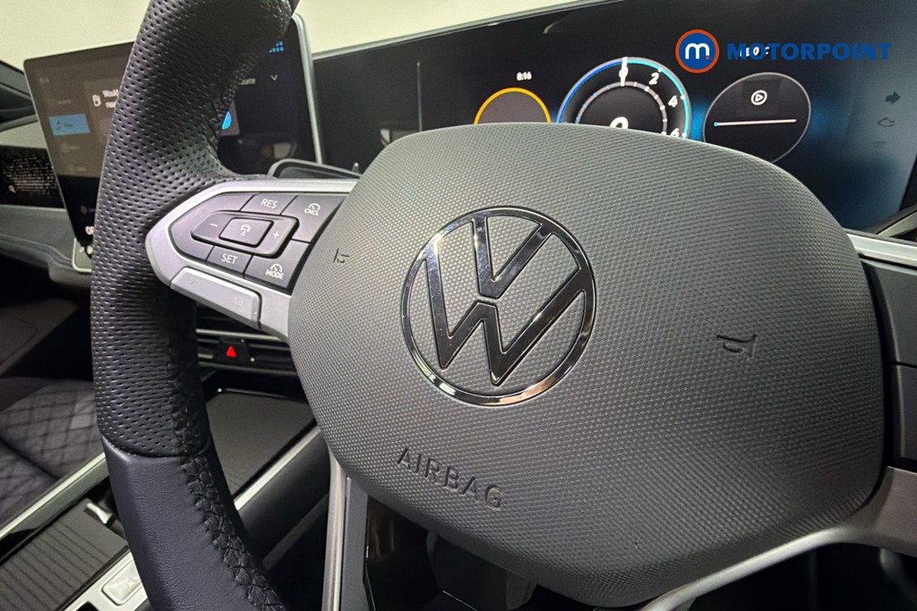 Volkswagen Passat R-Line Automatic Petrol Plug-In Hybrid Estate - Stock Number (1659609) - 5th supplementary image