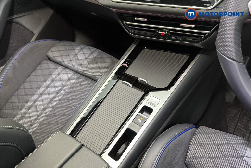 Volkswagen Passat R-Line Automatic Petrol Plug-In Hybrid Estate - Stock Number (1659609) - 15th supplementary image