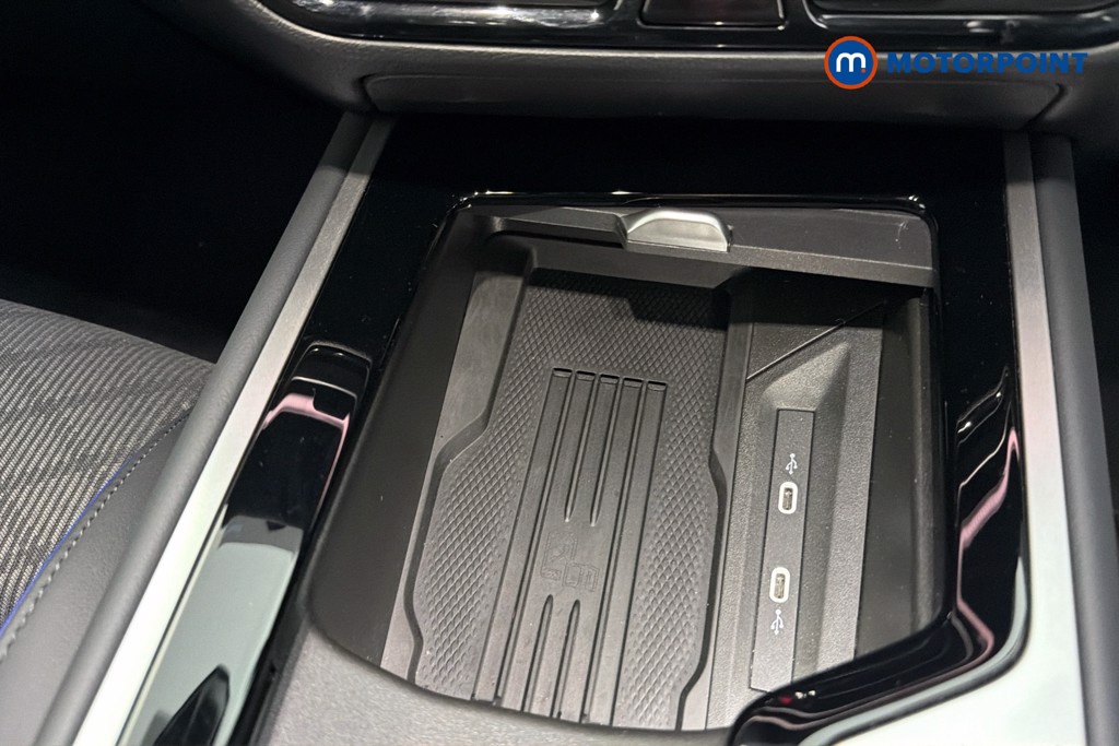 Volkswagen Passat R-Line Automatic Petrol Plug-In Hybrid Estate - Stock Number (1659609) - 17th supplementary image