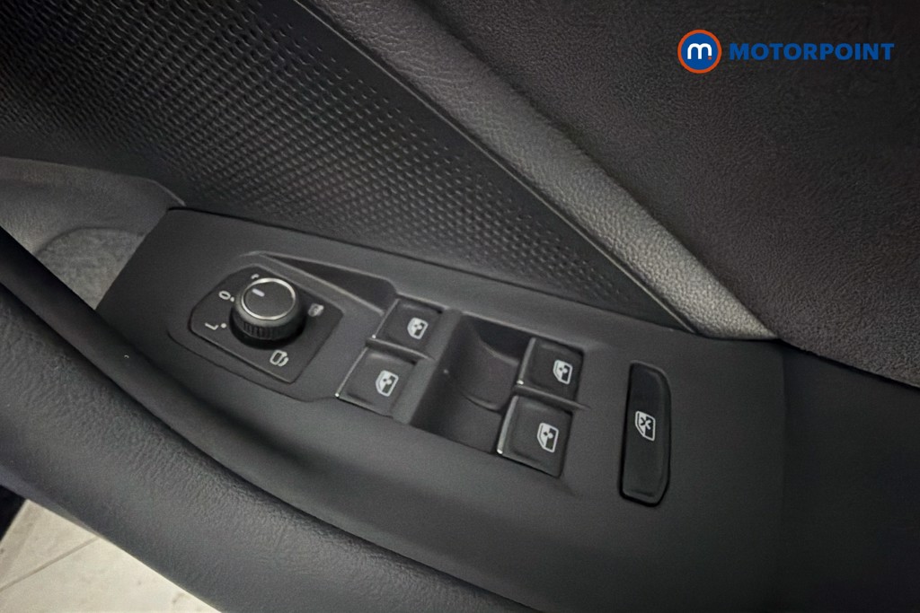 Volkswagen Passat R-Line Automatic Petrol Plug-In Hybrid Estate - Stock Number (1659609) - 20th supplementary image