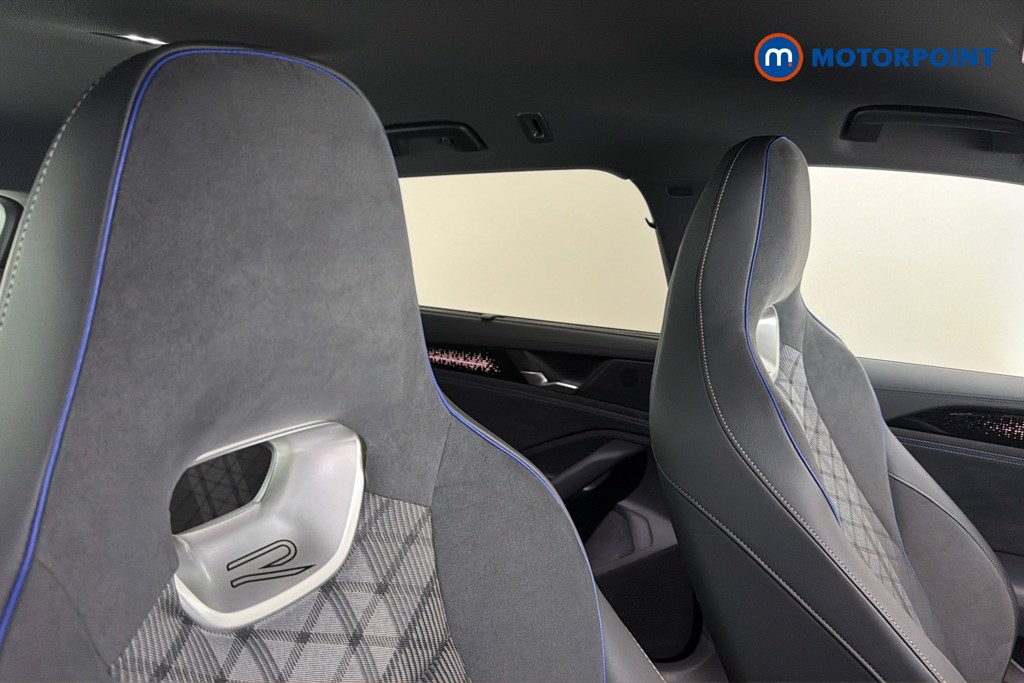 Volkswagen Passat R-Line Automatic Petrol Plug-In Hybrid Estate - Stock Number (1659609) - 23rd supplementary image