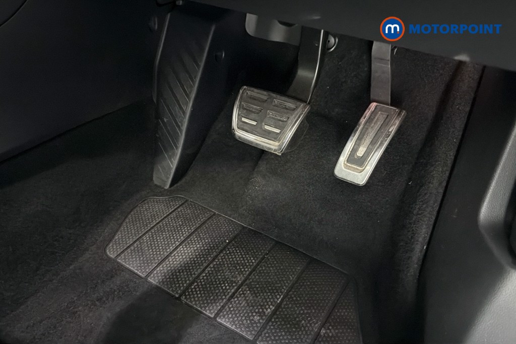 Volkswagen Passat R-Line Automatic Petrol Plug-In Hybrid Estate - Stock Number (1659609) - 27th supplementary image