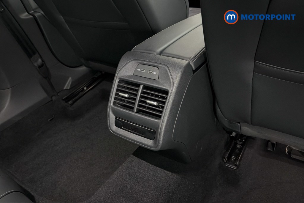 Volkswagen Passat R-Line Automatic Petrol Plug-In Hybrid Estate - Stock Number (1659609) - 30th supplementary image