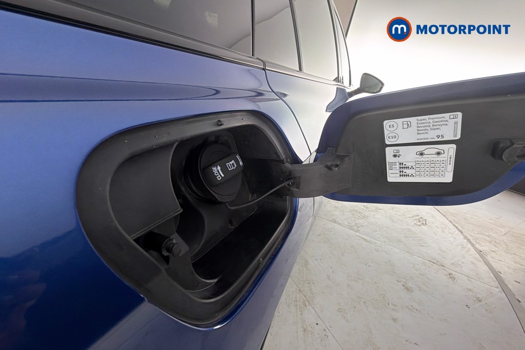 Volkswagen Passat R-Line Automatic Petrol Plug-In Hybrid Estate - Stock Number (1659609) - 41st supplementary image