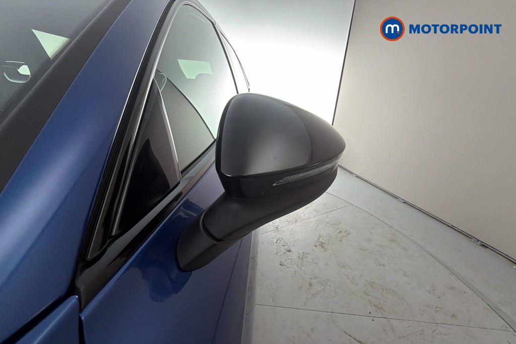 Volkswagen Passat R-Line Automatic Petrol Plug-In Hybrid Estate - Stock Number (1659609) - 43rd supplementary image
