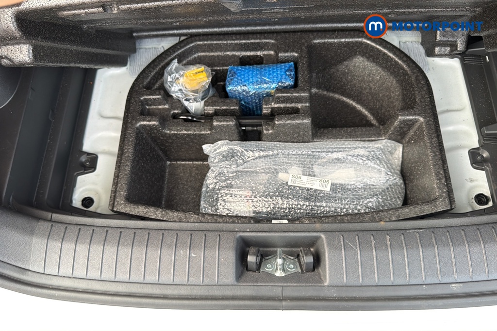 Hyundai Kona Premium Automatic Electric SUV - Stock Number (1660111) - 33rd supplementary image