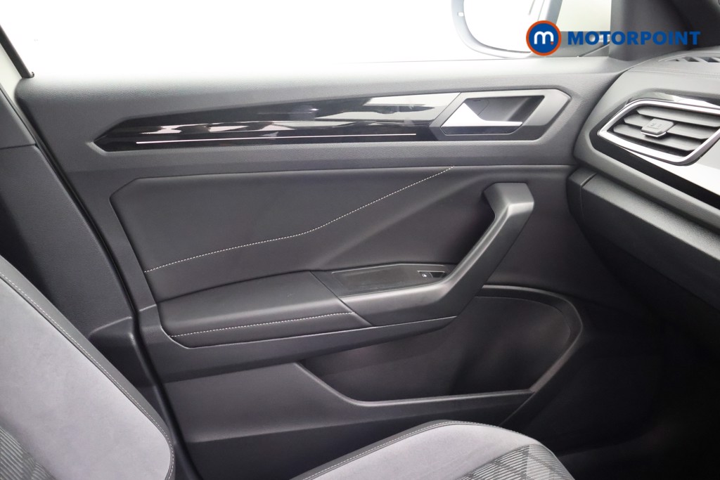 Volkswagen T-Roc R-Line Manual Petrol SUV - Stock Number (1660126) - 11th supplementary image