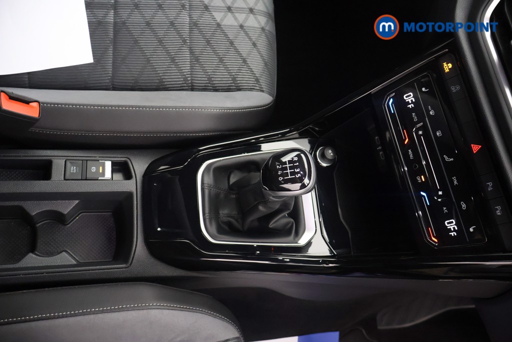 Volkswagen T-Roc R-Line Manual Petrol SUV - Stock Number (1660126) - 13th supplementary image