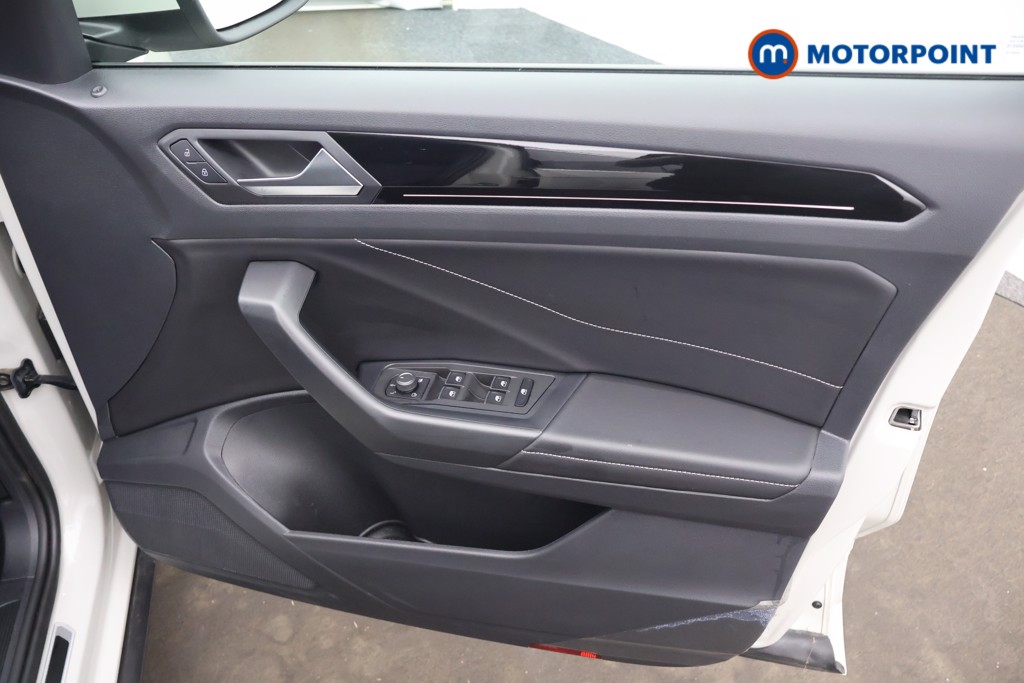 Volkswagen T-Roc R-Line Manual Petrol SUV - Stock Number (1660126) - 14th supplementary image