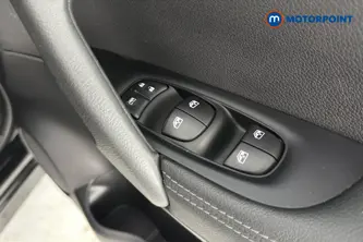 Nissan Qashqai N-Connecta Manual Petrol SUV - Stock Number (1648434) - 19th supplementary image