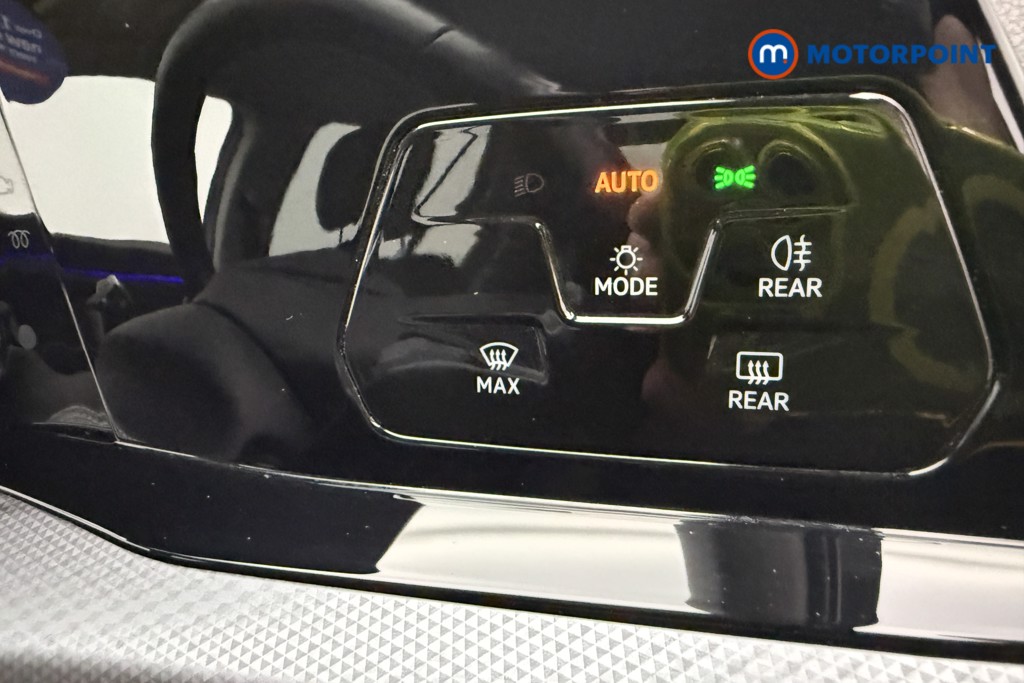 Volkswagen Golf Active Automatic Petrol Hatchback - Stock Number (1655669) - 17th supplementary image