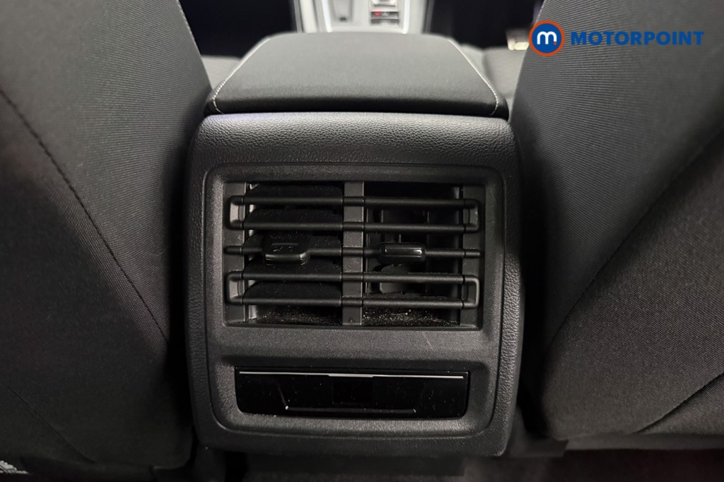 Volkswagen Golf Active Automatic Petrol Hatchback - Stock Number (1655669) - 19th supplementary image