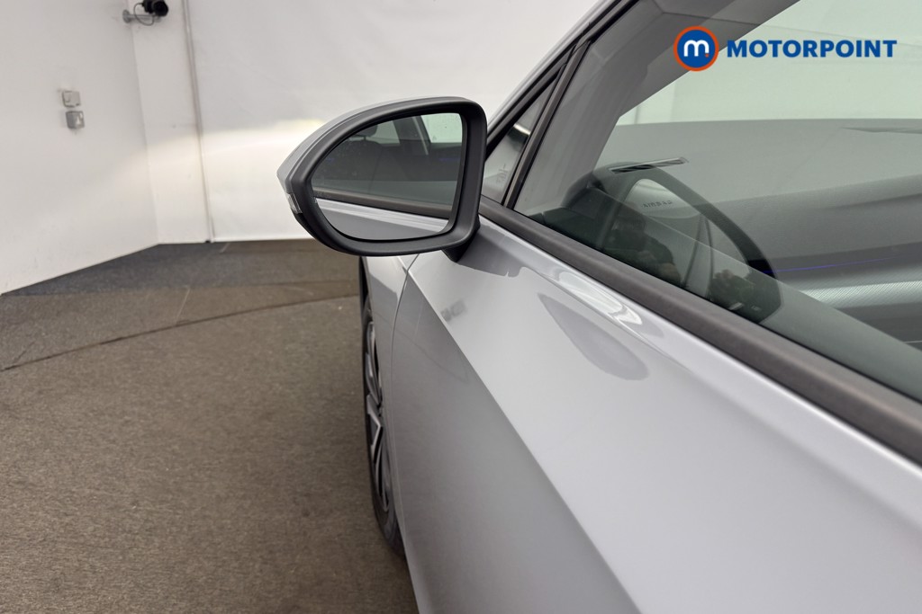 Volkswagen Golf Active Automatic Petrol Hatchback - Stock Number (1655669) - 28th supplementary image