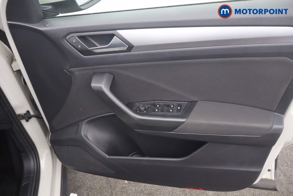 Volkswagen T-Roc Life Manual Petrol SUV - Stock Number (1657534) - 9th supplementary image