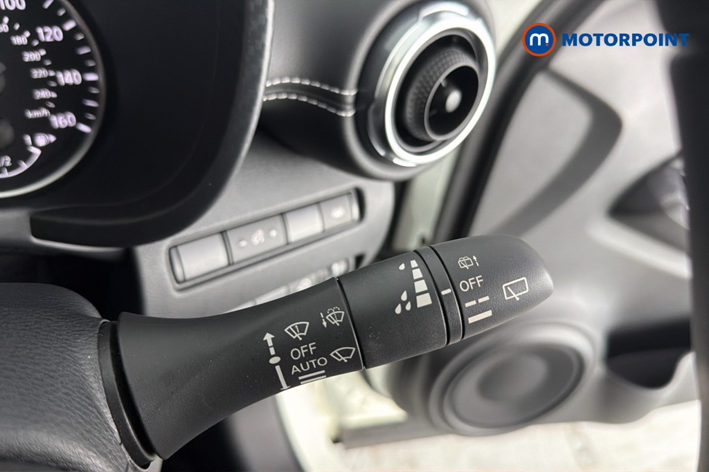 Nissan Juke N-Connecta Manual Petrol SUV - Stock Number (1660068) - 7th supplementary image