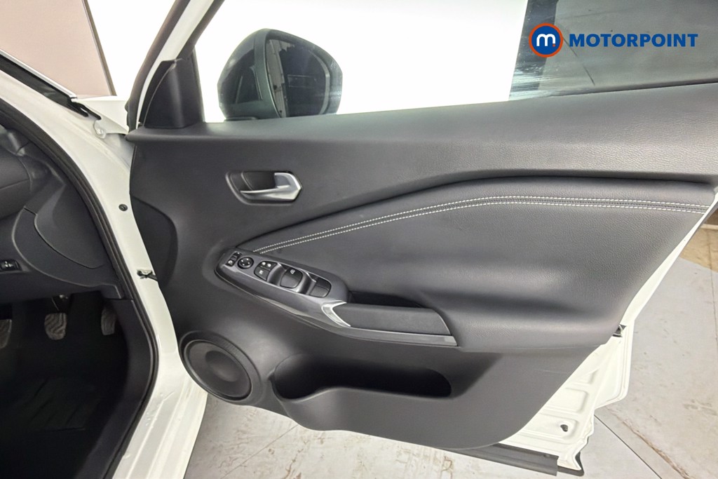 Nissan Juke N-Connecta Manual Petrol SUV - Stock Number (1660068) - 19th supplementary image