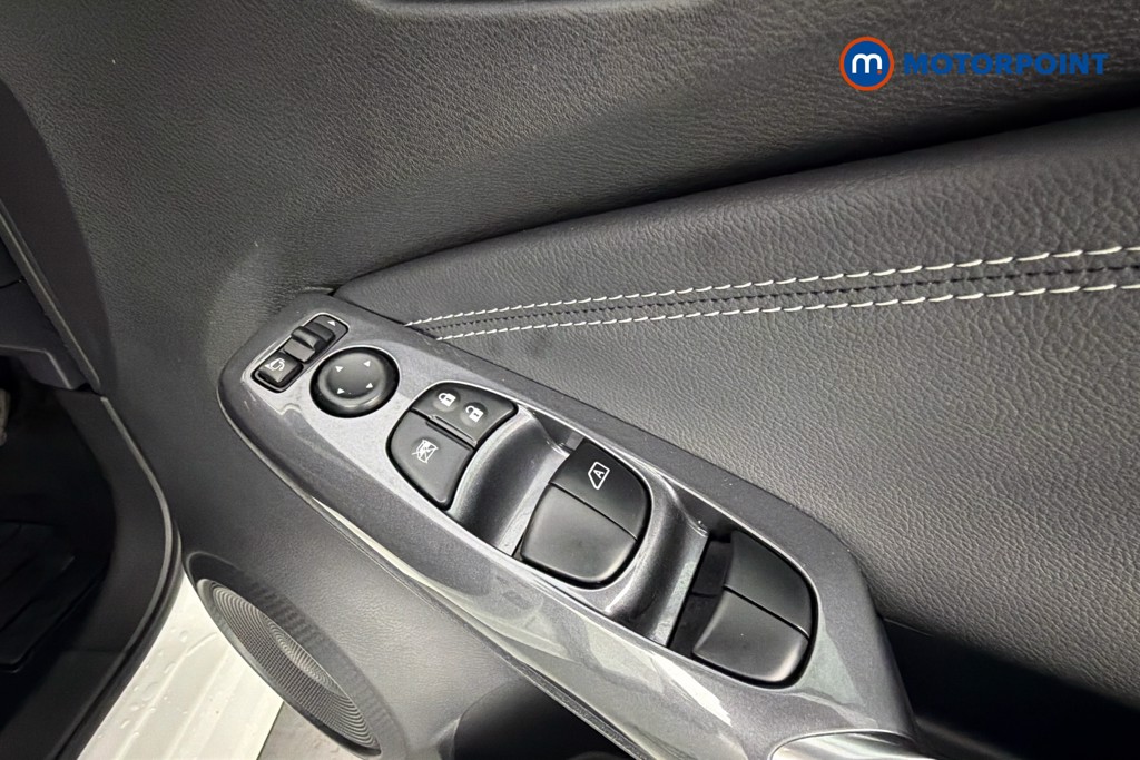 Nissan Juke N-Connecta Manual Petrol SUV - Stock Number (1660068) - 20th supplementary image