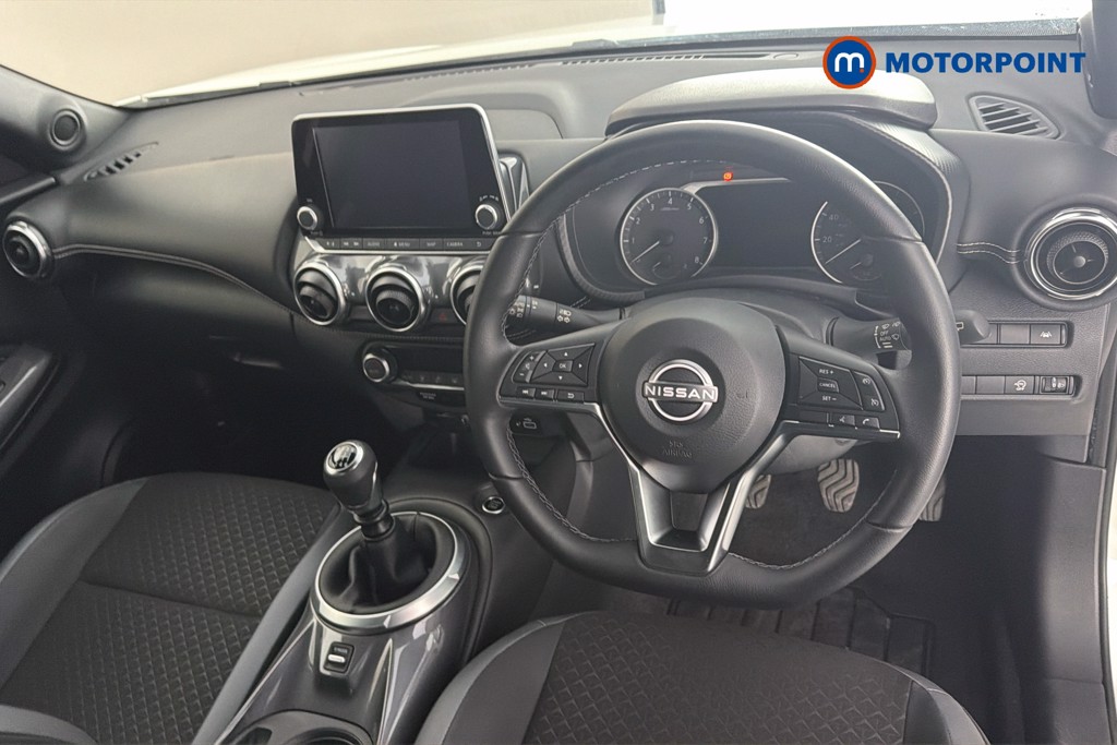 Nissan Juke N-Connecta Manual Petrol SUV - Stock Number (1660068) - 1st supplementary image
