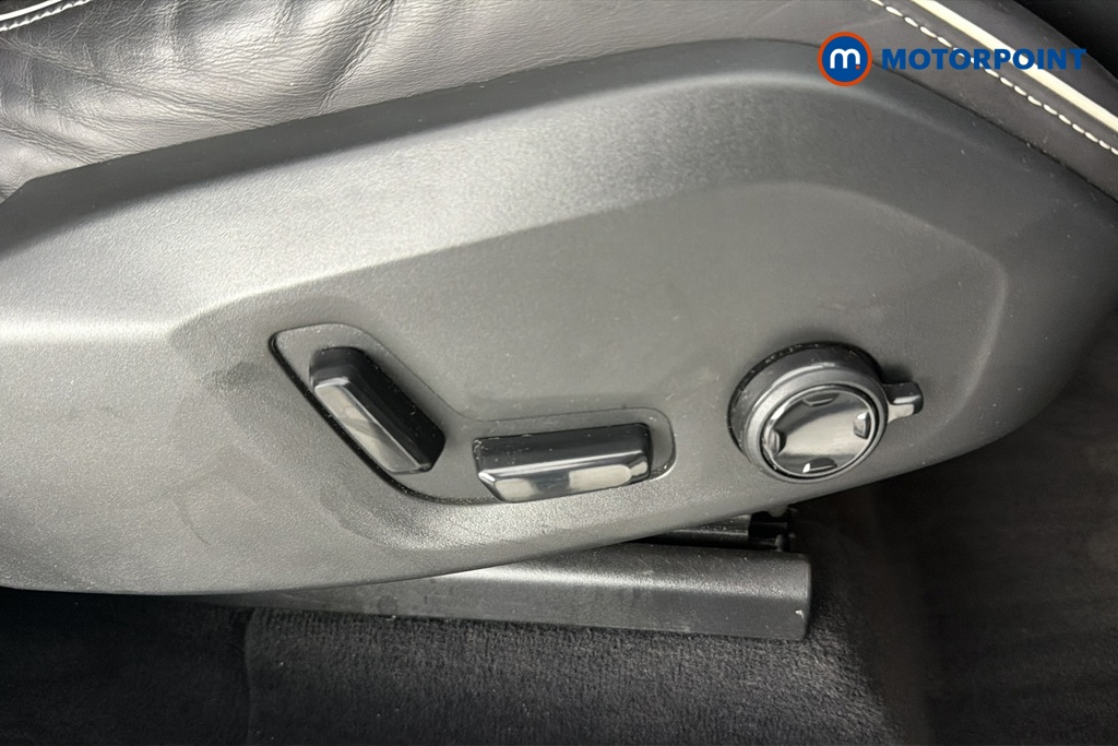 Volvo Xc60 R Design Pro Automatic Petrol SUV - Stock Number (1660793) - 23rd supplementary image